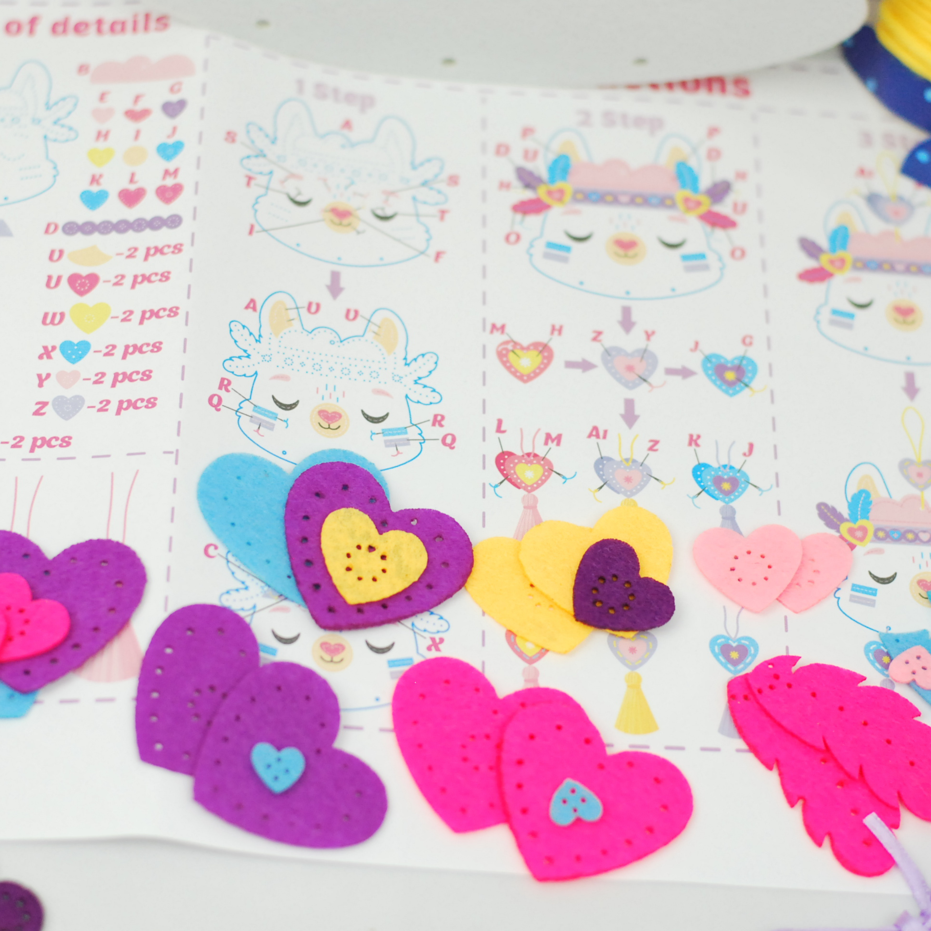 APLI Krapli - APLI Krapli Felt Wall Flag Sewing Kit Lama Precut Felt Thread & Safe Needle Ages 6+